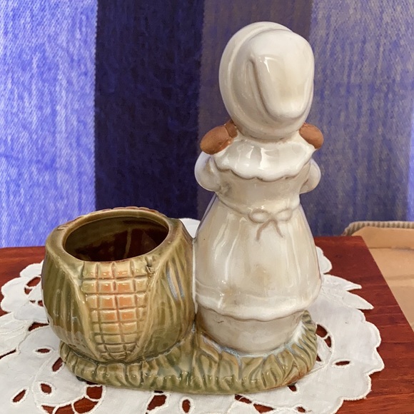 Vintage, rare, Kirkland's glazed ceramic pilgrim girl tea light holder - Picture 2 of 8